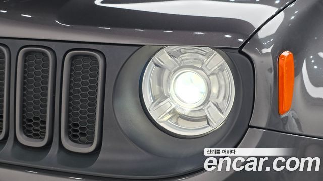 Jeep Renegade 2018 — photo 8