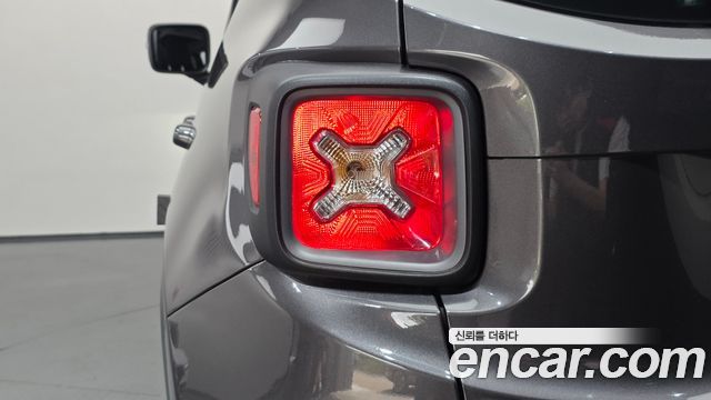 Jeep Renegade 2018 — photo 9