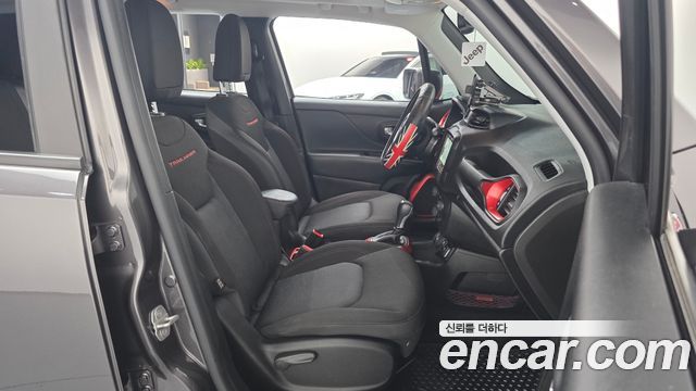 Jeep Renegade 2018 — photo 16