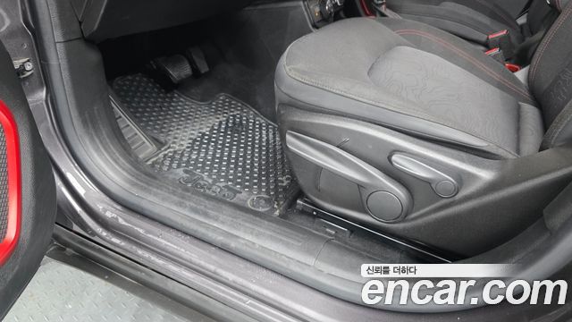 Jeep Renegade 2018 — photo 30
