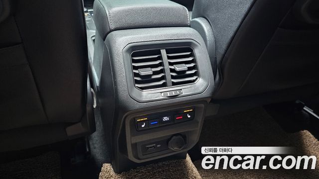 Volkswagen Tiguan 2020 — photo 31