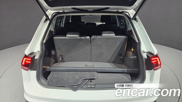 Volkswagen Tiguan 2020 — photo 33