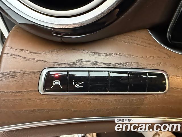 Mercedes-Benz E-Class 2018 — photo 16