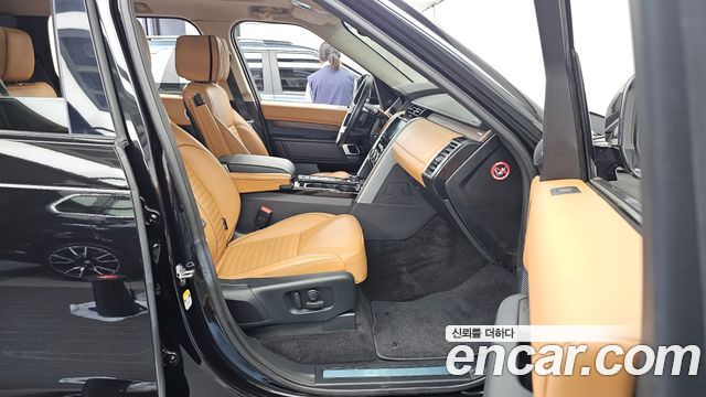 Land Rover Discovery 2020 — photo 17