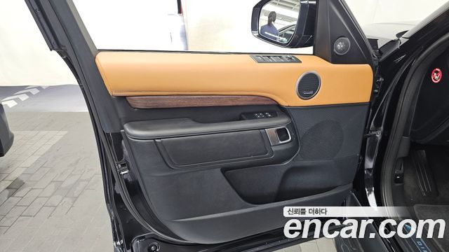 Land Rover Discovery 2020 — photo 14