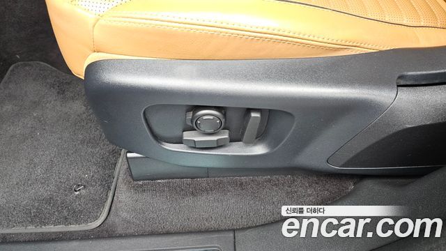 Land Rover Discovery 2020 — photo 31