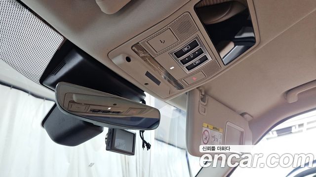Land Rover Discovery 2020 — photo 32