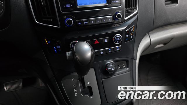 Hyundai Starex 2017 — photo 9
