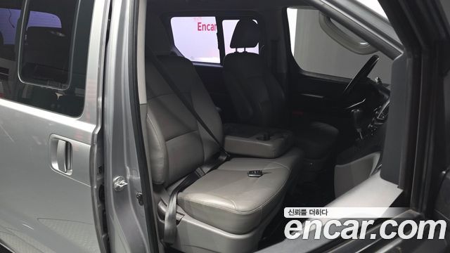 Hyundai Starex 2017 — photo 11