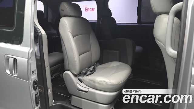 Hyundai Starex 2017 — photo 12