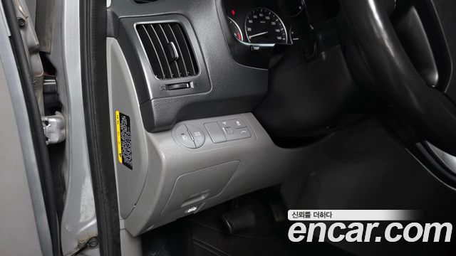 Hyundai Starex 2017 — photo 13