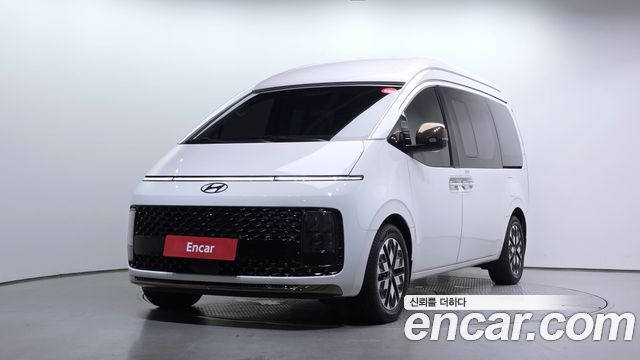 Hyundai Staria 2025 — photo 1