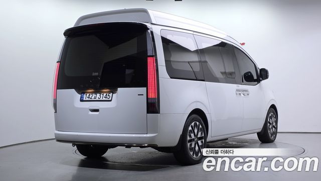 Hyundai Staria 2025 — photo 2