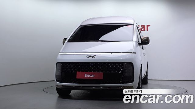 Hyundai Staria 2025 — photo 3