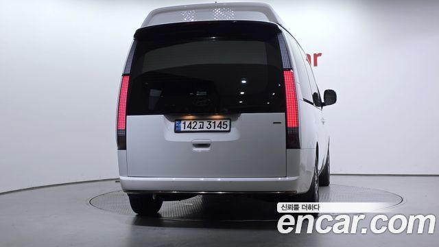 Hyundai Staria 2025 — photo 4