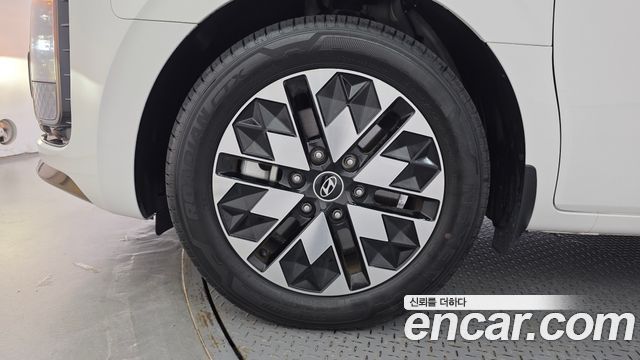 Hyundai Staria 2025 — photo 5