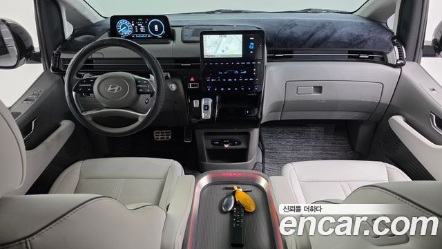 Hyundai Staria 2025 — photo 10