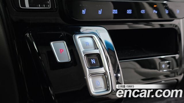 Hyundai Staria 2025 — photo 12