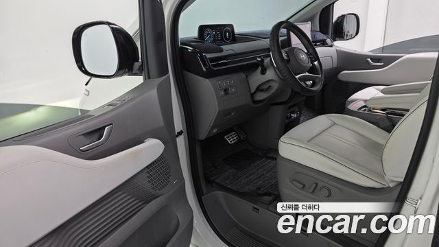 Hyundai Staria 2025 — photo 13