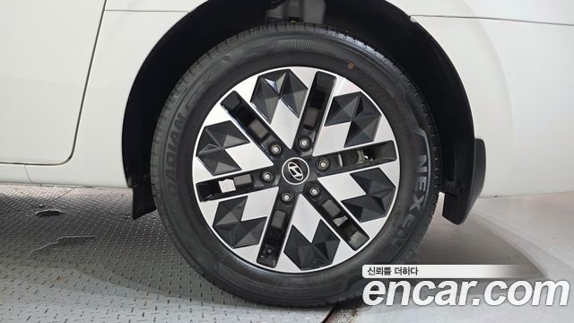 Hyundai Staria 2025 — photo 7