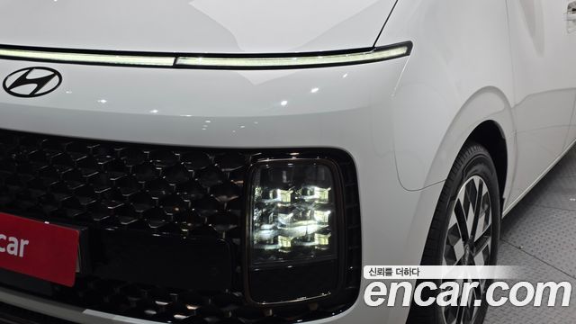 Hyundai Staria 2025 — photo 8
