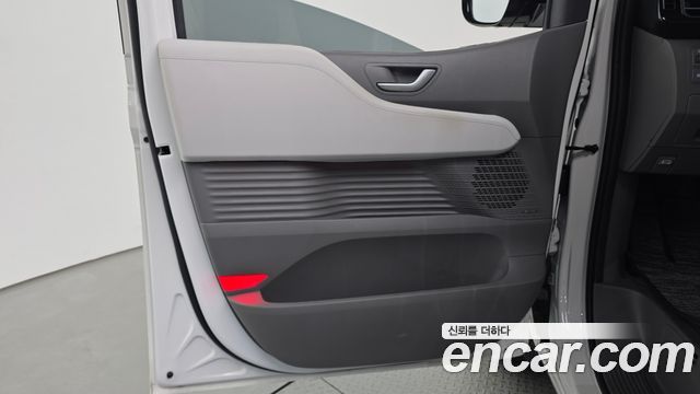 Hyundai Staria 2025 — photo 14