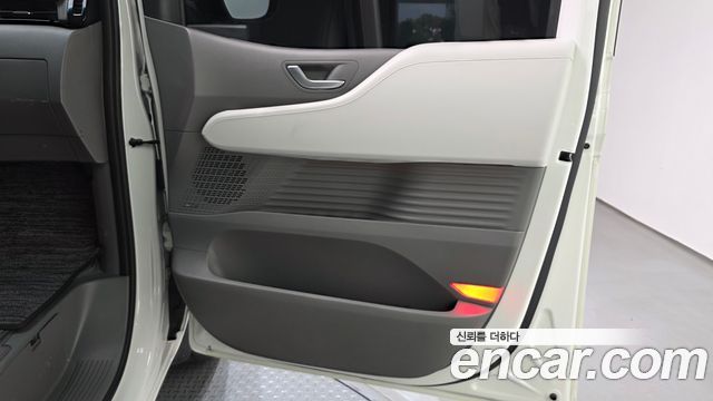 Hyundai Staria 2025 — photo 15