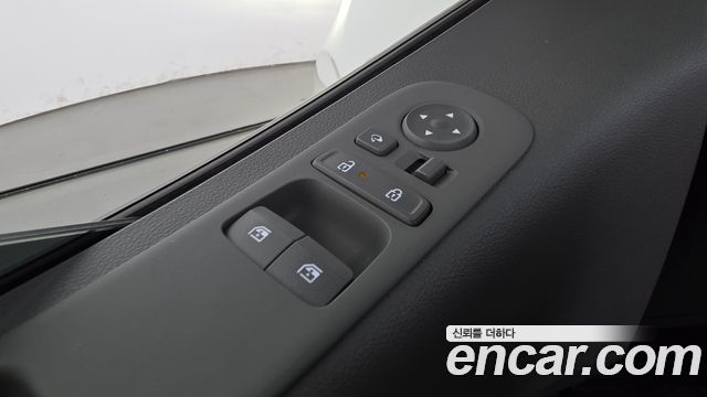Hyundai Staria 2025 — photo 28