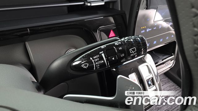 Hyundai Staria 2025 — photo 30