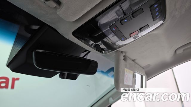 Hyundai Staria 2025 — photo 31