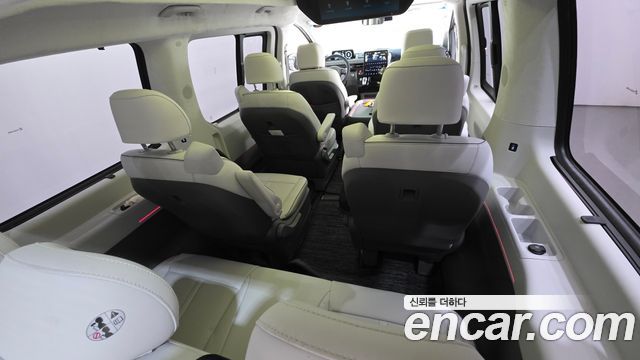 Hyundai Staria 2025 — photo 32