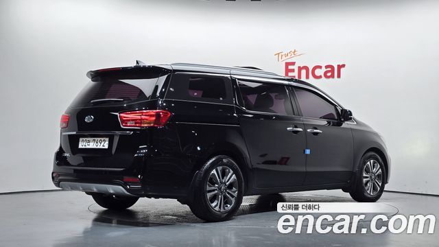 Kia Canival 2019 — photo 2