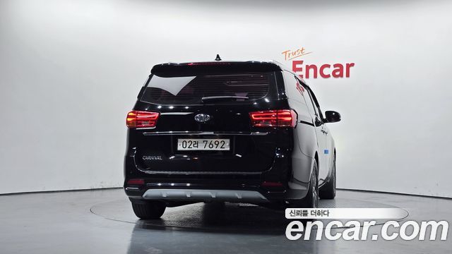 Kia Canival 2019 — photo 4
