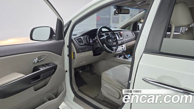 Kia Canival 2017 — photo 10