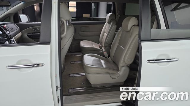 Kia Canival 2017 — photo 11