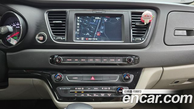 Kia Canival 2017 — photo 12