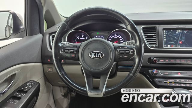 Kia Canival 2017 — photo 13