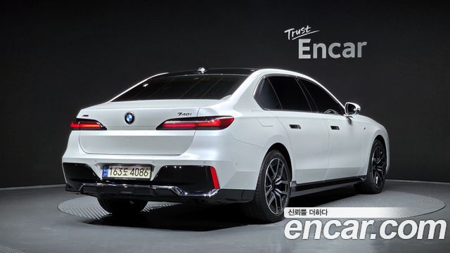 BMW 7-Series 2024 — photo 2