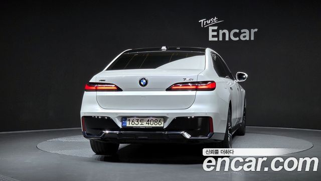 BMW 7-Series 2024 — photo 4