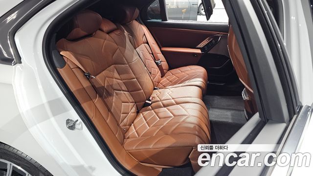 BMW 7-Series 2024 — photo 17