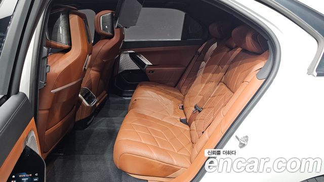 BMW 7-Series 2024 — photo 18