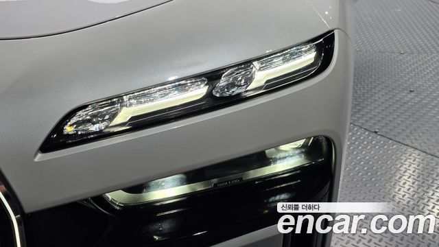BMW 7-Series 2024 — photo 8