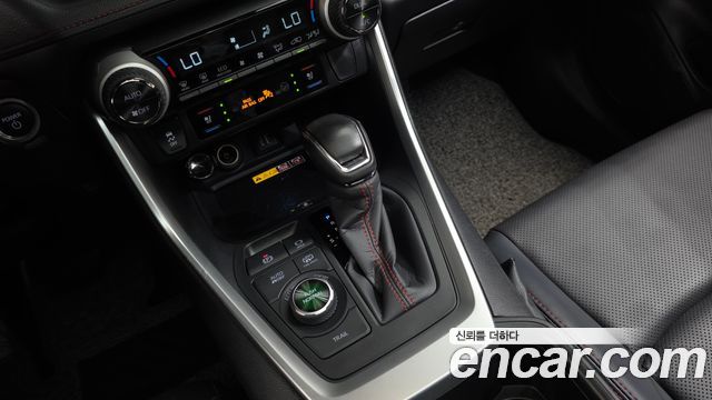 Toyota RAV4 2025 — photo 9