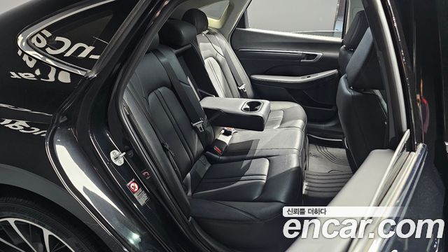 Hyundai Sonata 2022 — photo 17