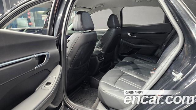 Hyundai Sonata 2022 — photo 16