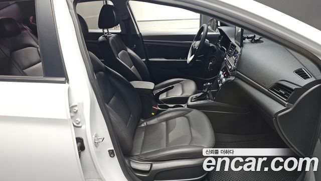 Hyundai AVANTE 2020 — photo 12