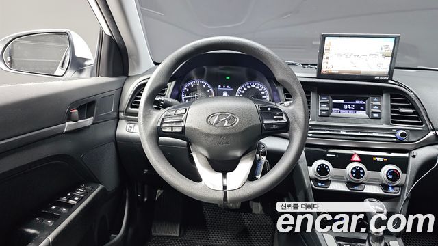 Hyundai AVANTE 2020 — photo 13