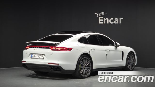 Porsche Panamera 2020 — photo 2