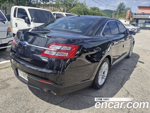 Ford Taurus 2015 — photo 3