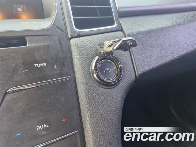Ford Taurus 2015 — photo 12